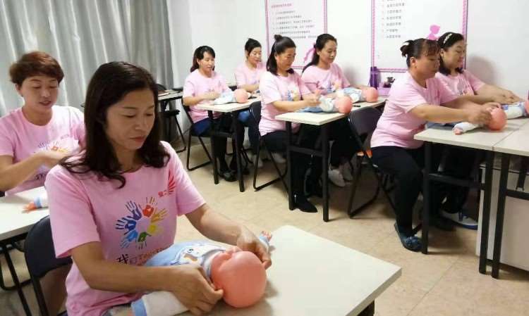 大連愛之翼家政服務 專業(yè)守護，讓家更溫馨